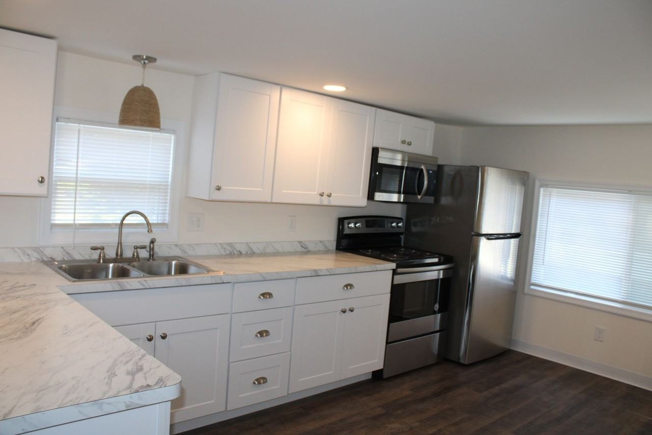 13061 Glen Brook Ct - Photo 2 of 7