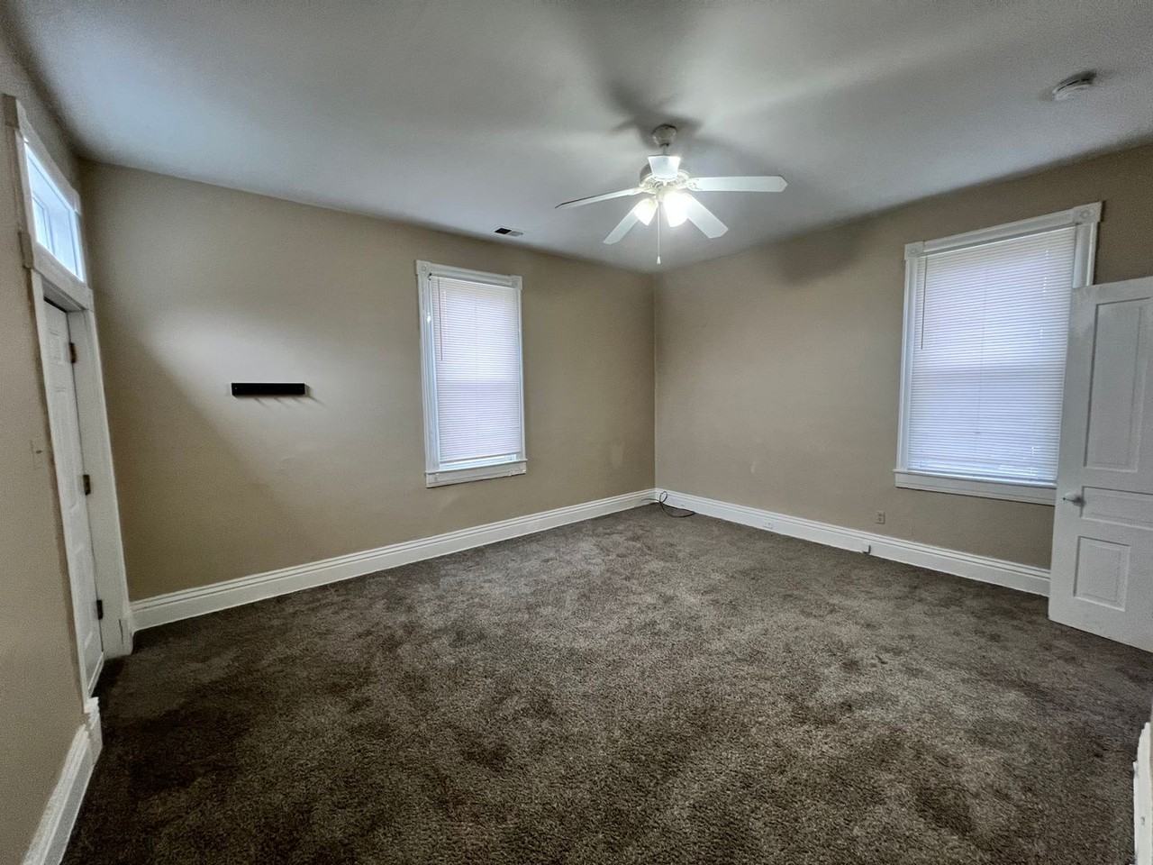 2005 Woodbourne Ave #4 - Photo 4 of 8