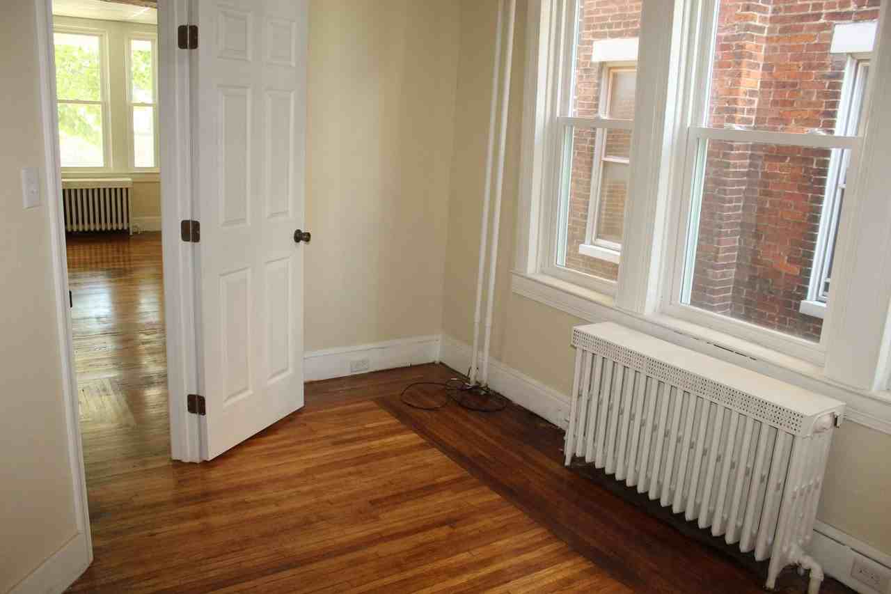 823 N George St 1st Fl - Photo 3 of 10