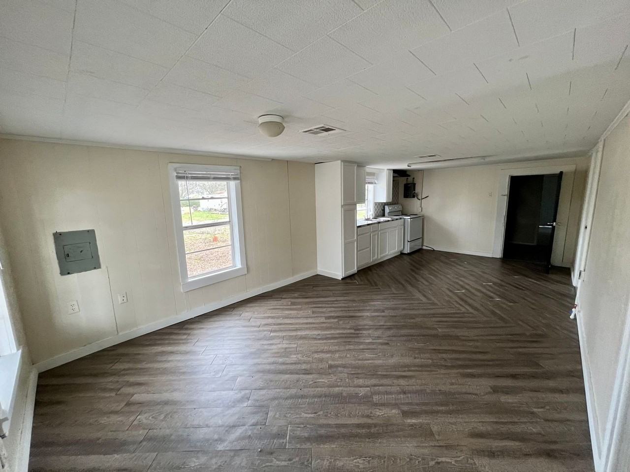 208 F St - Photo 2 of 11