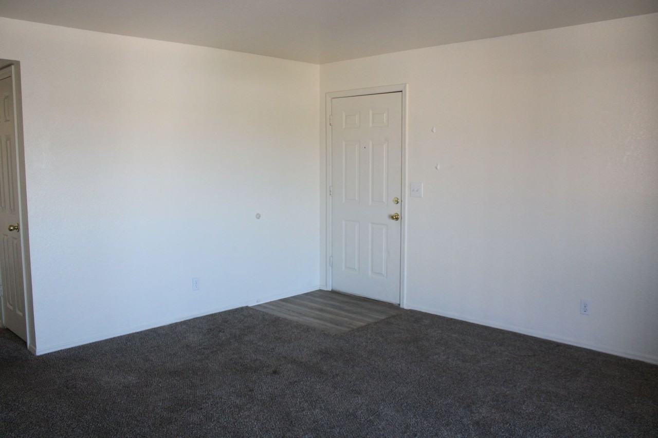 1320 Ramar Rd - Photo 3 of 15