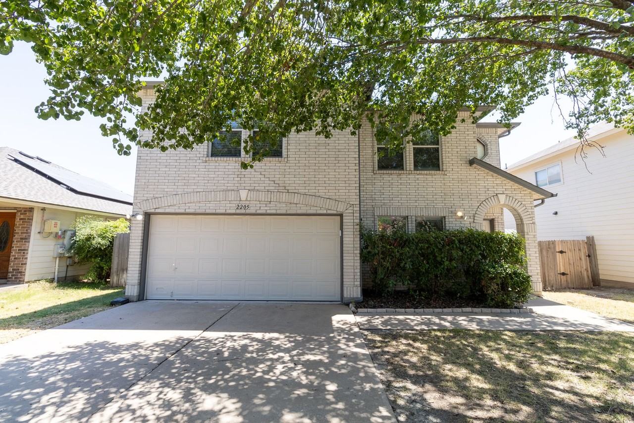 2205 Bluebonnet Dr - Photo 2 of 20