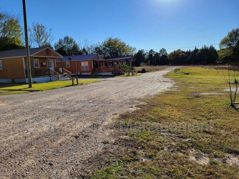 302 Carson Cir - Photo 2 of 3