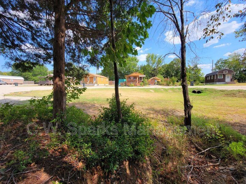 302 Carson Cir - Photo 3 of 3