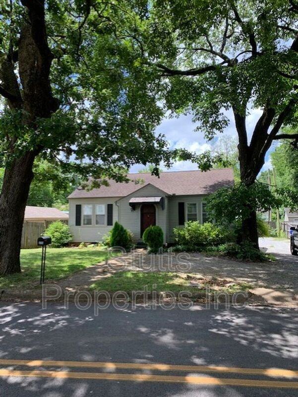 235 Edgewood Dr - Photo 2 of 12