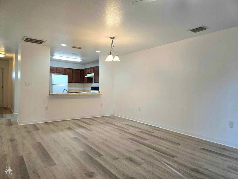 5525 Yale St - Photo 4 of 11