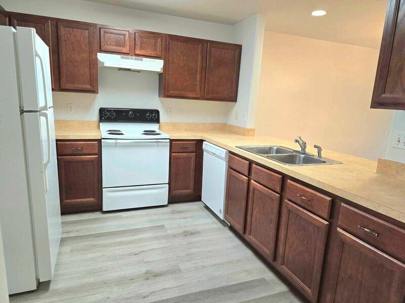 5525 Yale St - Photo 6 of 11
