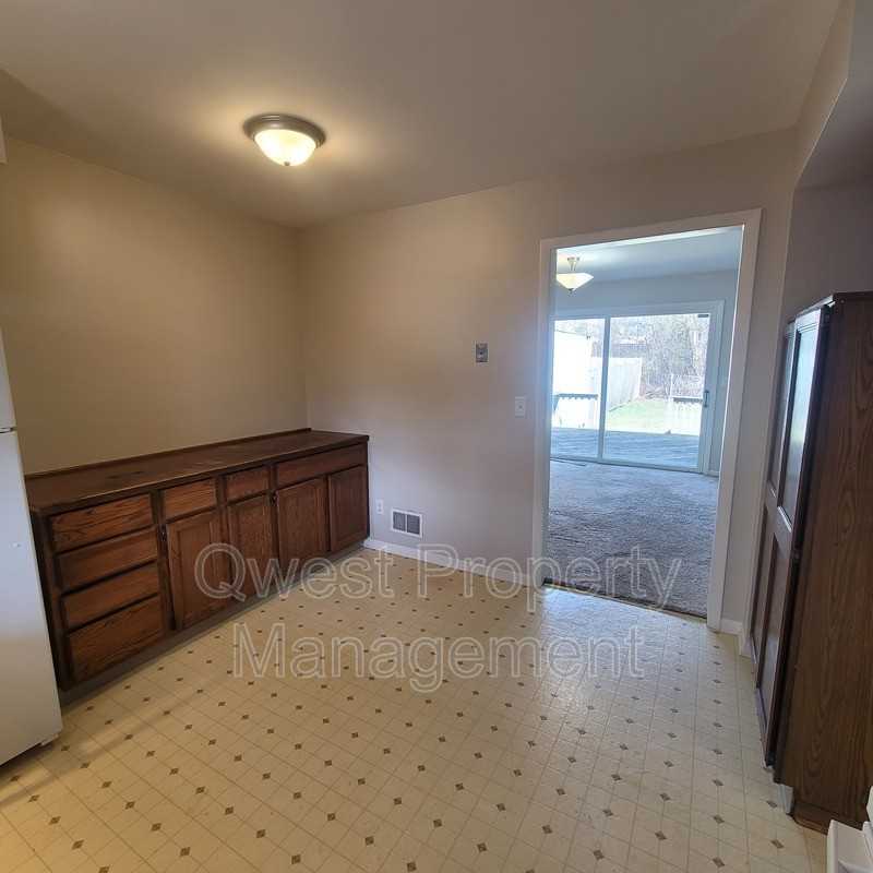 2917 Mulford Dr Se - Photo 3 of 17