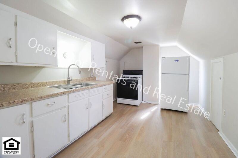 833 1/2 Florence Ave - Photo 3 of 7