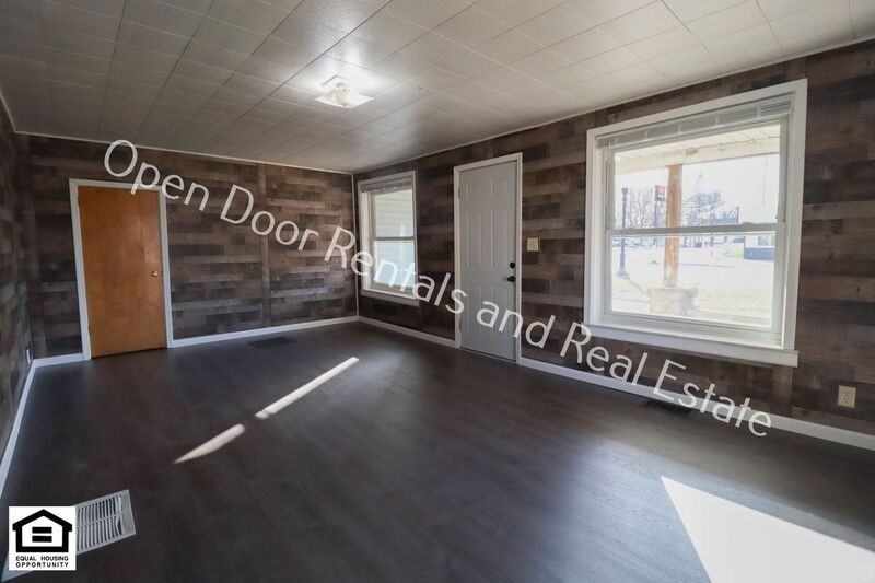 590 S Wayne St #1 - Photo 2 of 8