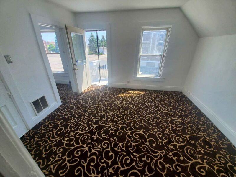 726 S Water St - Photo 2 of 10