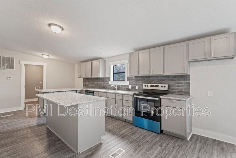 30070 W 83rd St - Photo 3 of 49