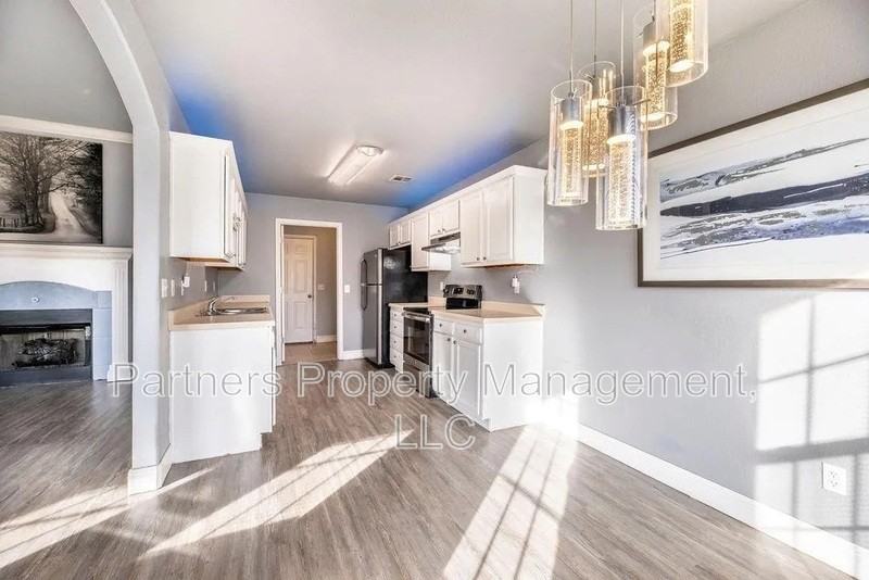 561 Red Bud St - Photo 6 of 30