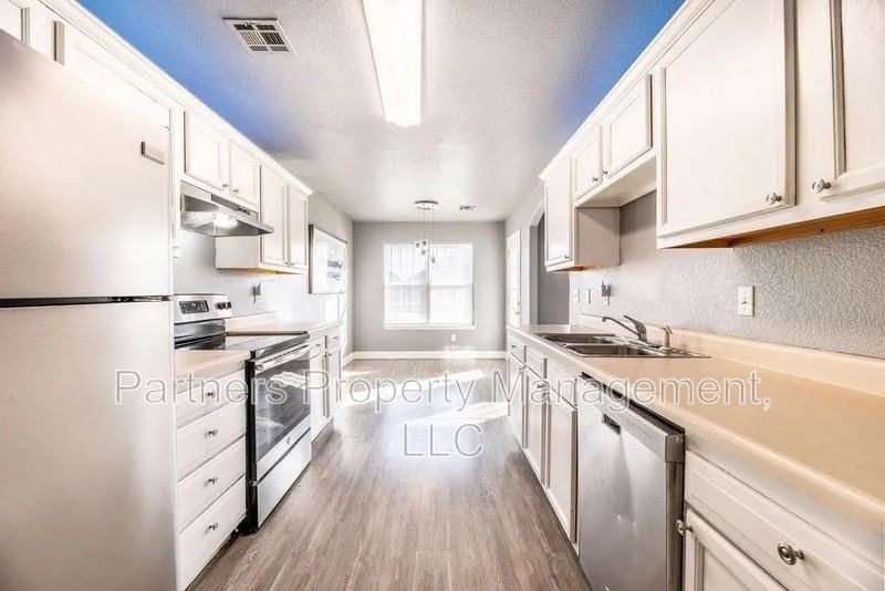 561 Red Bud St - Photo 7 of 30