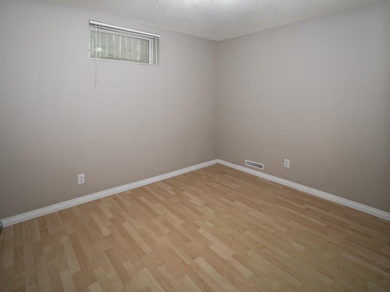 8 Springfield Cres #BS - Photo 5 of 8