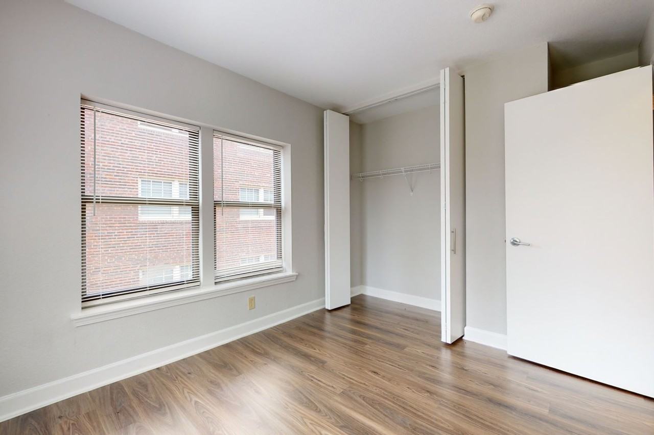 Kenwood - Photo 4 of 50