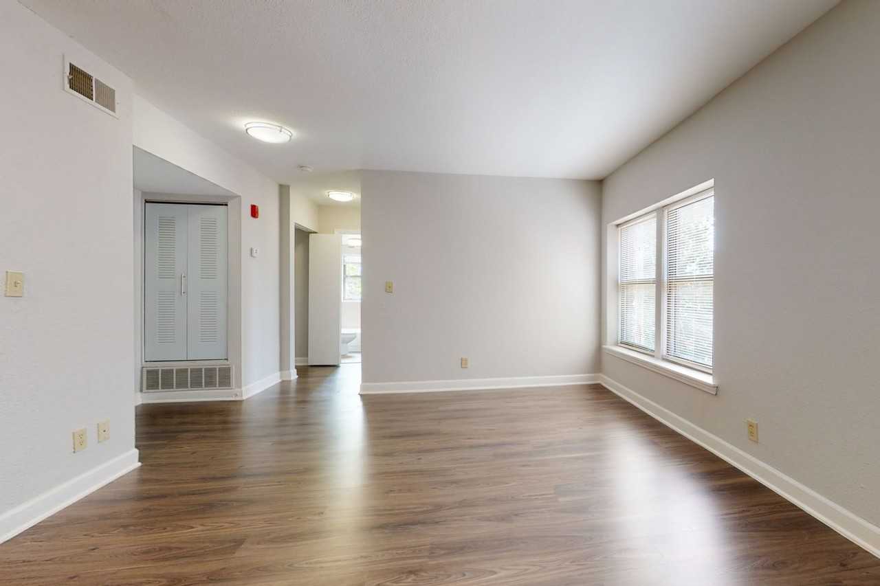 Kenwood - Photo 5 of 50