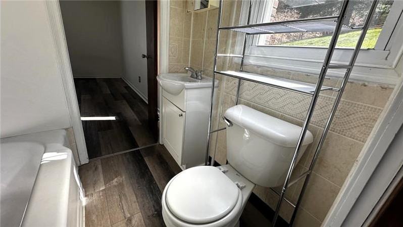 194 Wall St - Photo 3 of 11