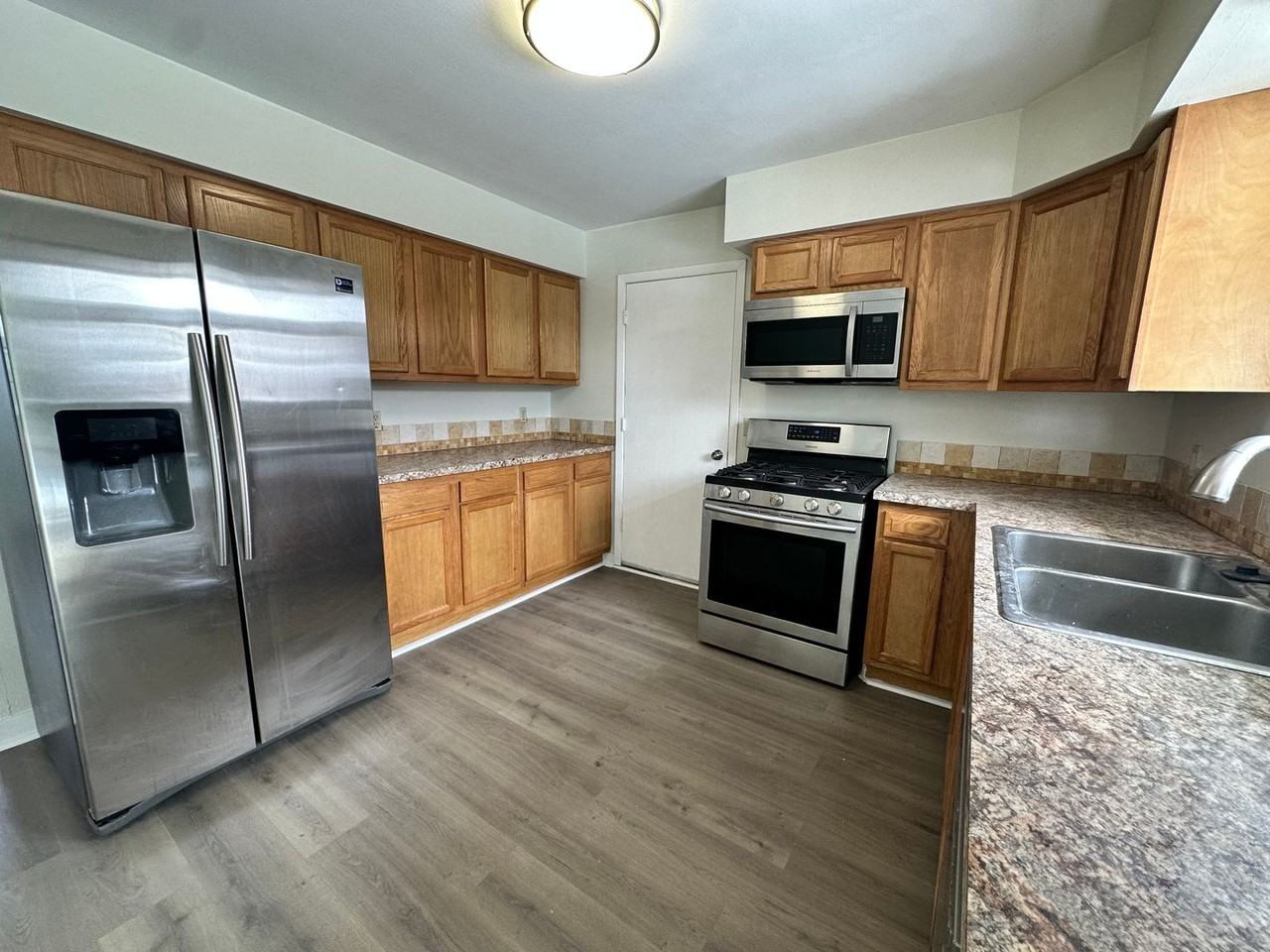 290 Kattell St - Photo 5 of 31