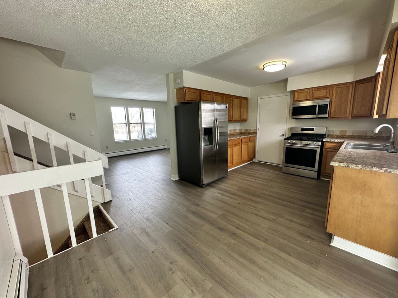 290 Kattell St - Photo 3 of 31