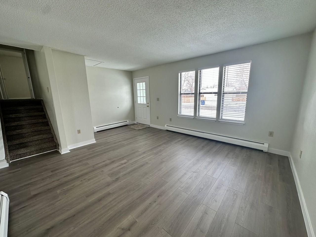 290 Kattell St - Photo 7 of 31