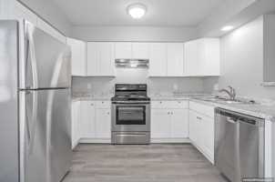 featured image of 410 Fox Shores Dr