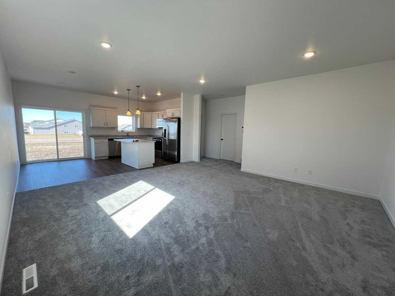 408 16th St Ne - Photo 3 of 15