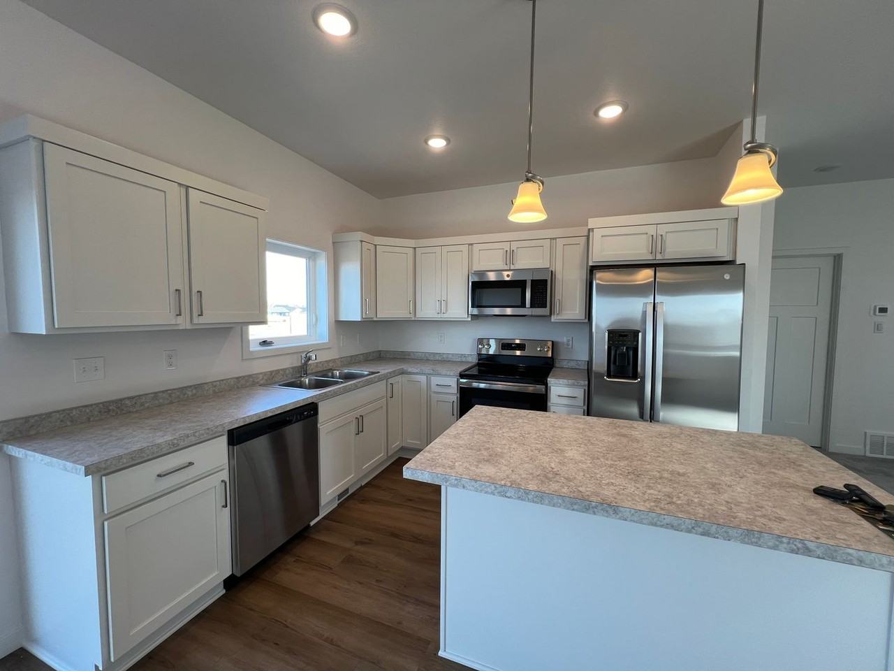 408 16th St Ne - Photo 5 of 15