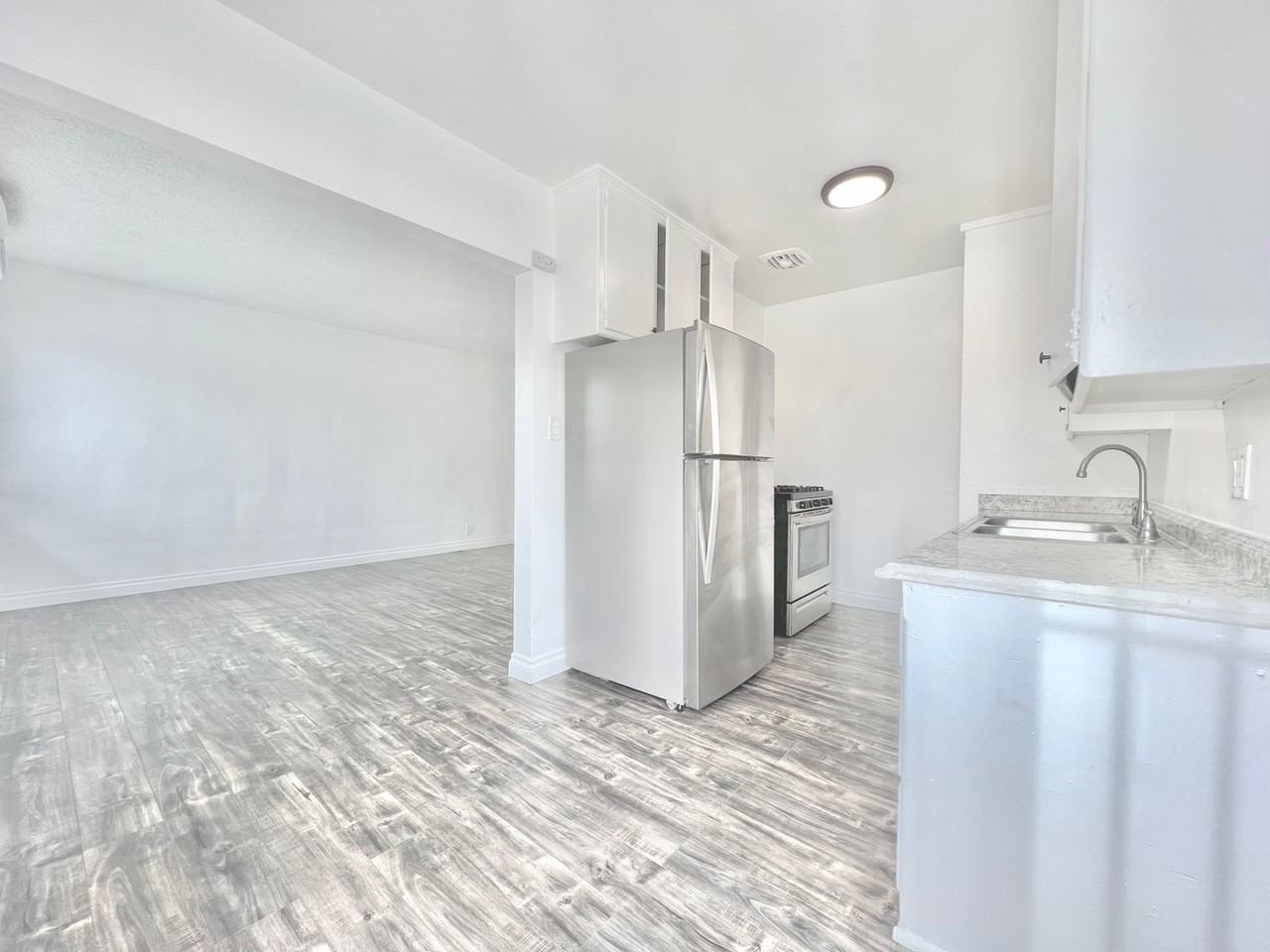 1805 W 80th St - Photo 3 of 33