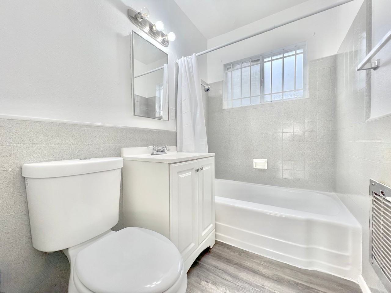 1805 W 80th St - Photo 6 of 33