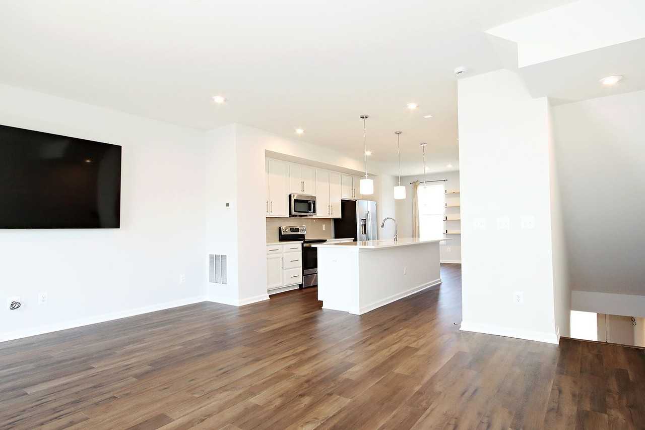 5965 Mccomb St - Photo 2 of 19