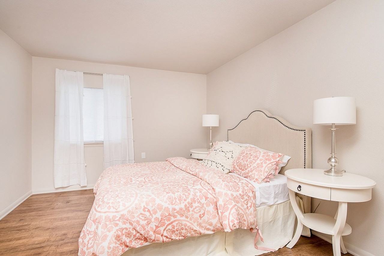 University Crossing Apartments and Townhomes - Photo 3 of 50
