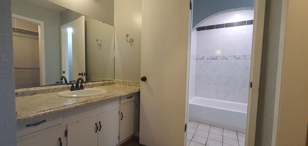 279 Glenna Dr - Photo 2 of 16