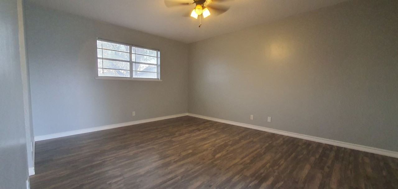 279 Glenna Dr - Photo 4 of 16