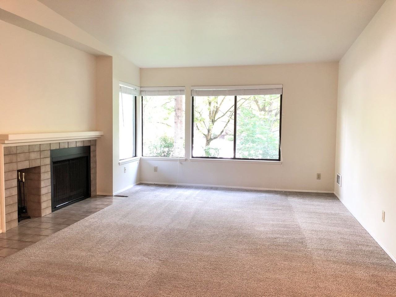 1256 Bellevue Way Ne #2 - Photo 3 of 21