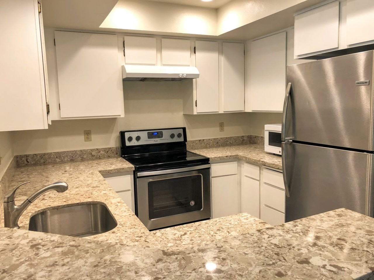 1256 Bellevue Way Ne #2 - Photo 6 of 21