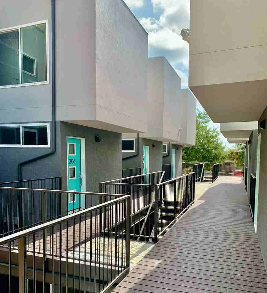 140 S Fredericksburg - Photo 3 of 5