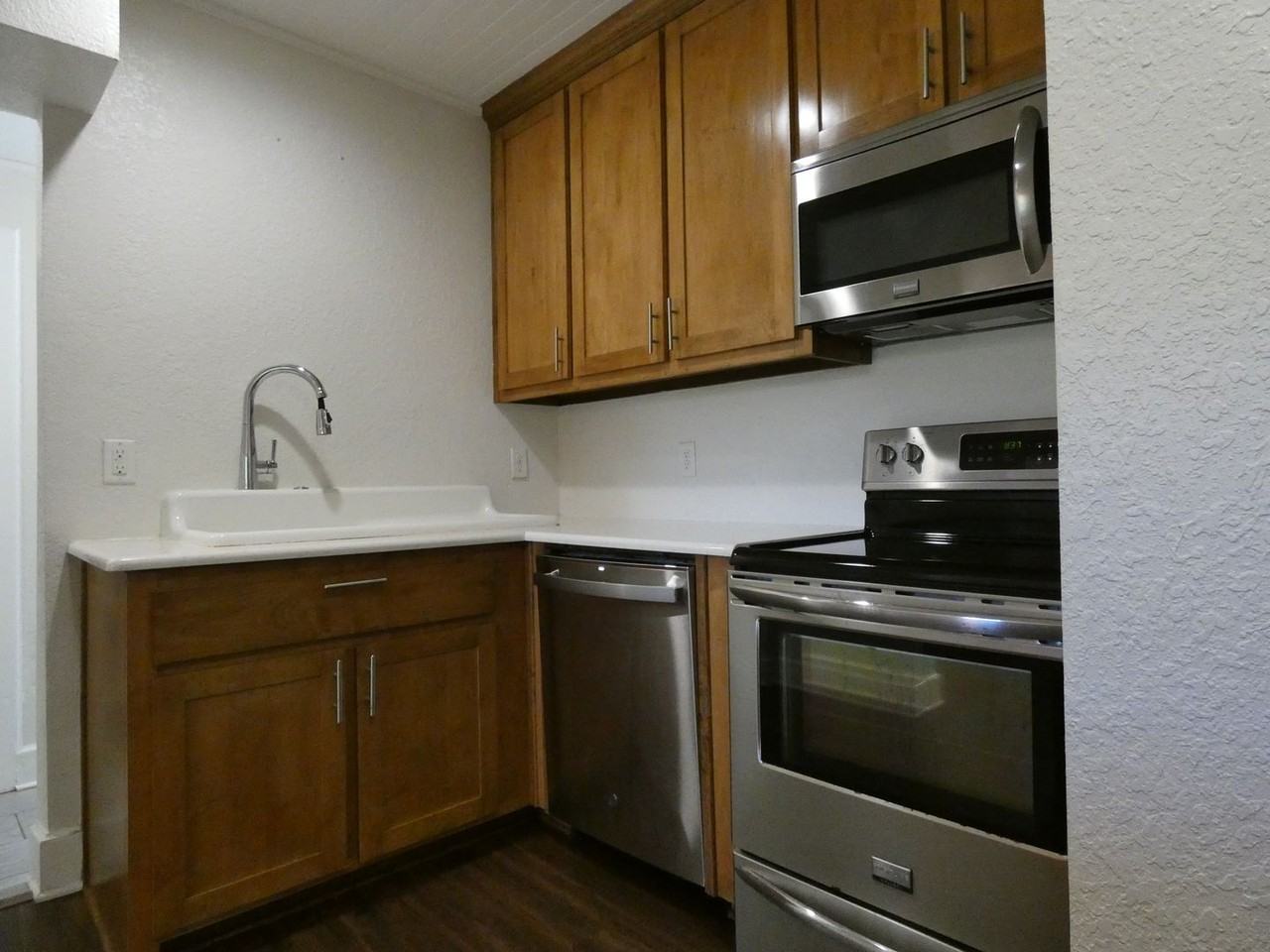 2115 N 12th Ave - Photo 7 of 21