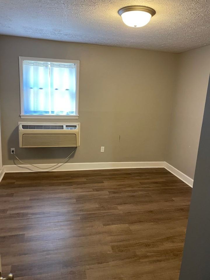 Oak Pointe Apartments - Photo 3 of 4