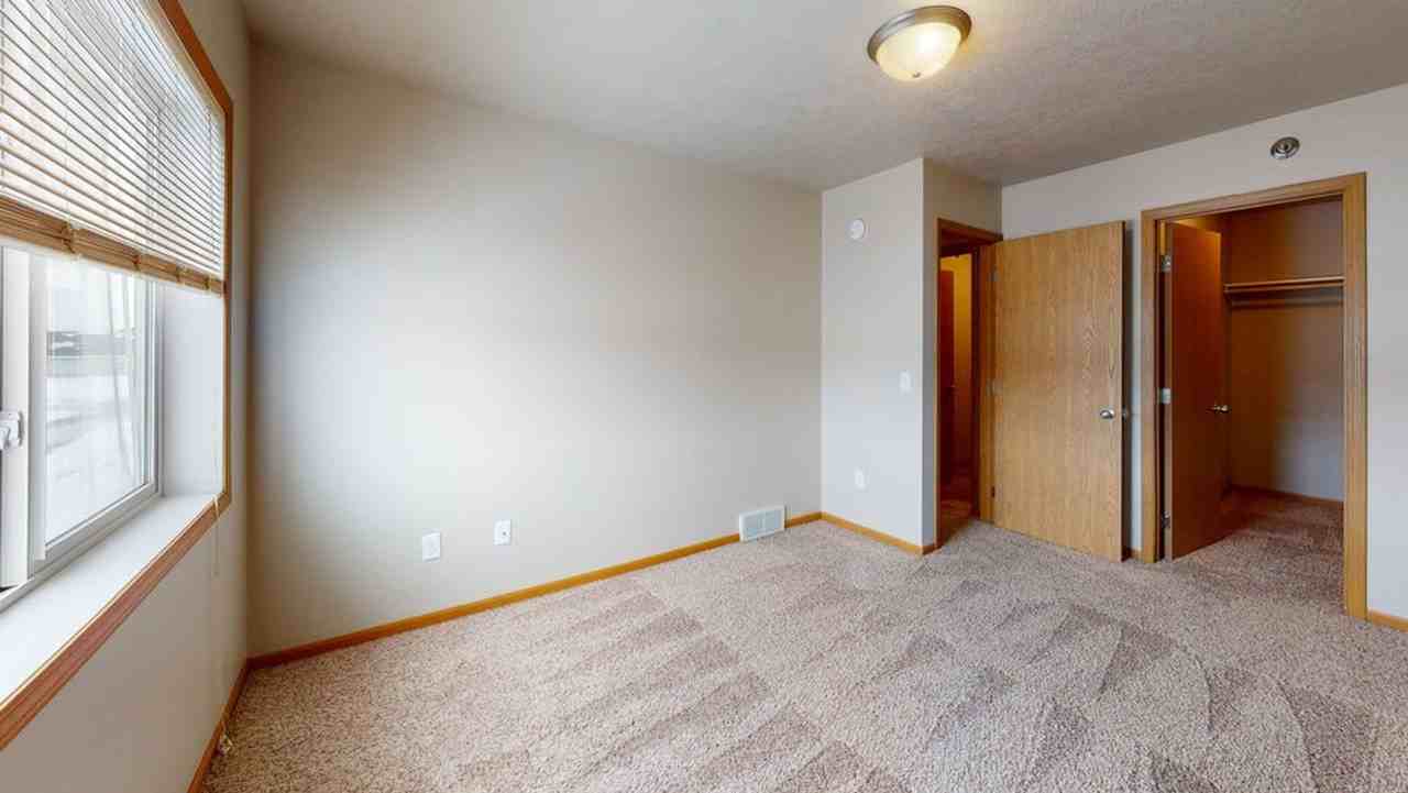 1453 34th Ave Se - Photo 7 of 9