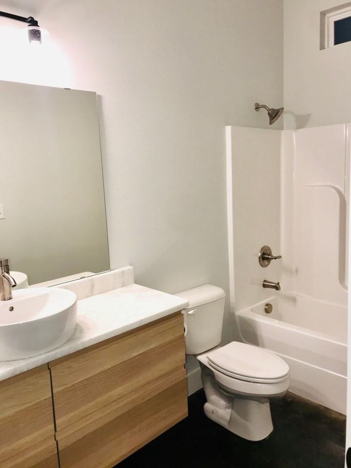 305 S Pine St #1 - Photo 4 of 7
