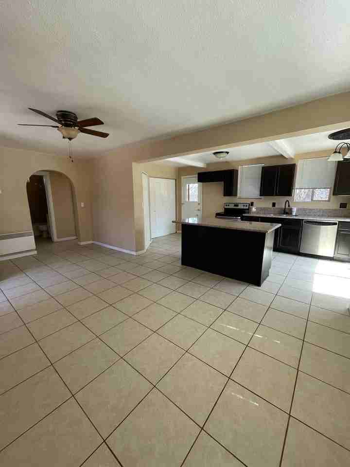 615 Willow St - Photo 2 of 8