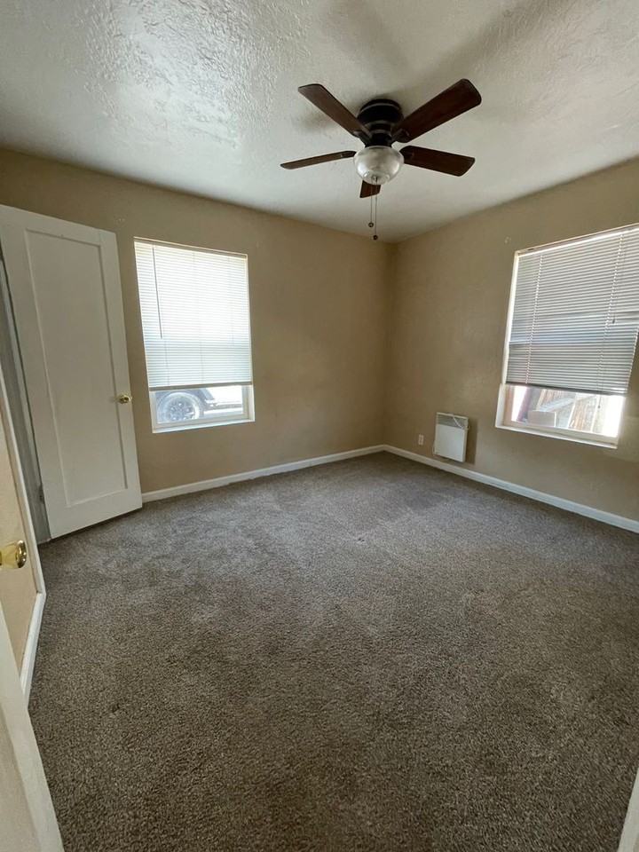 615 Willow St - Photo 3 of 8