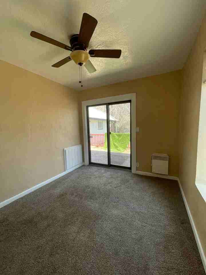 615 Willow St - Photo 4 of 8