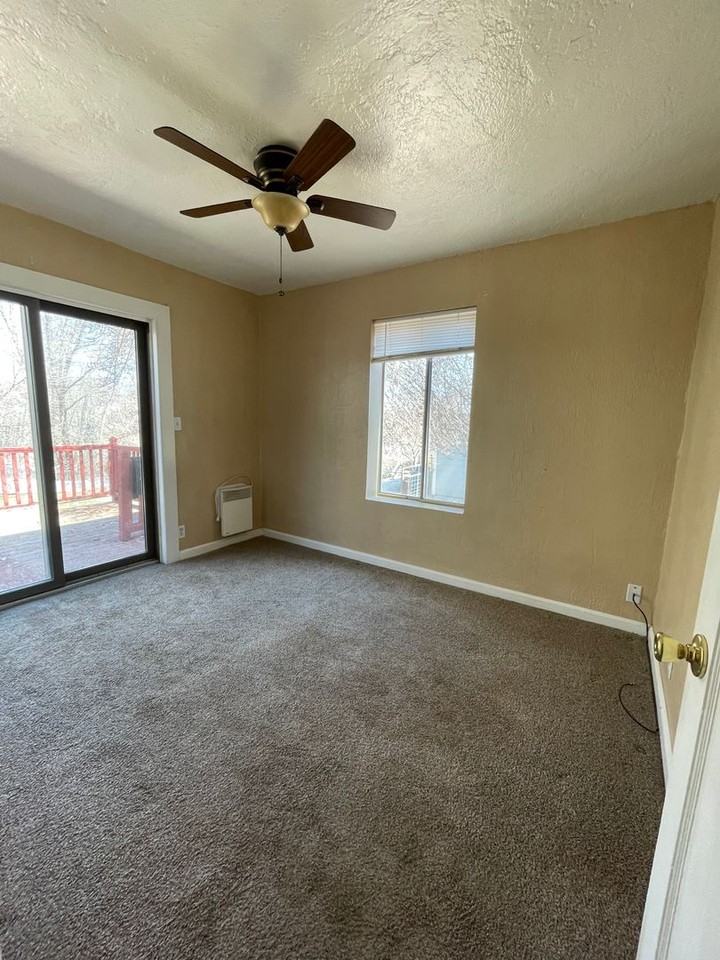 615 Willow St - Photo 5 of 8