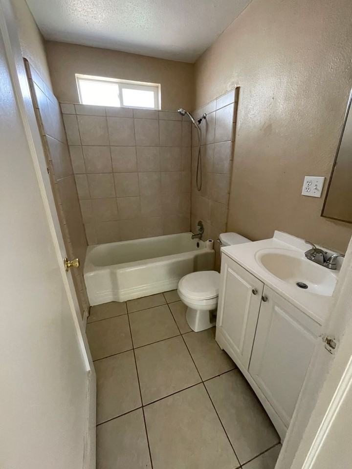 615 Willow St - Photo 6 of 8