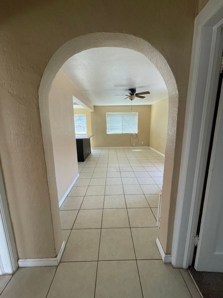 615 Willow St - Photo 7 of 8