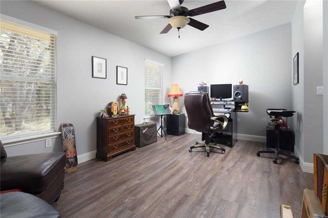 1020 County Road 1492 - Photo 2 of 7