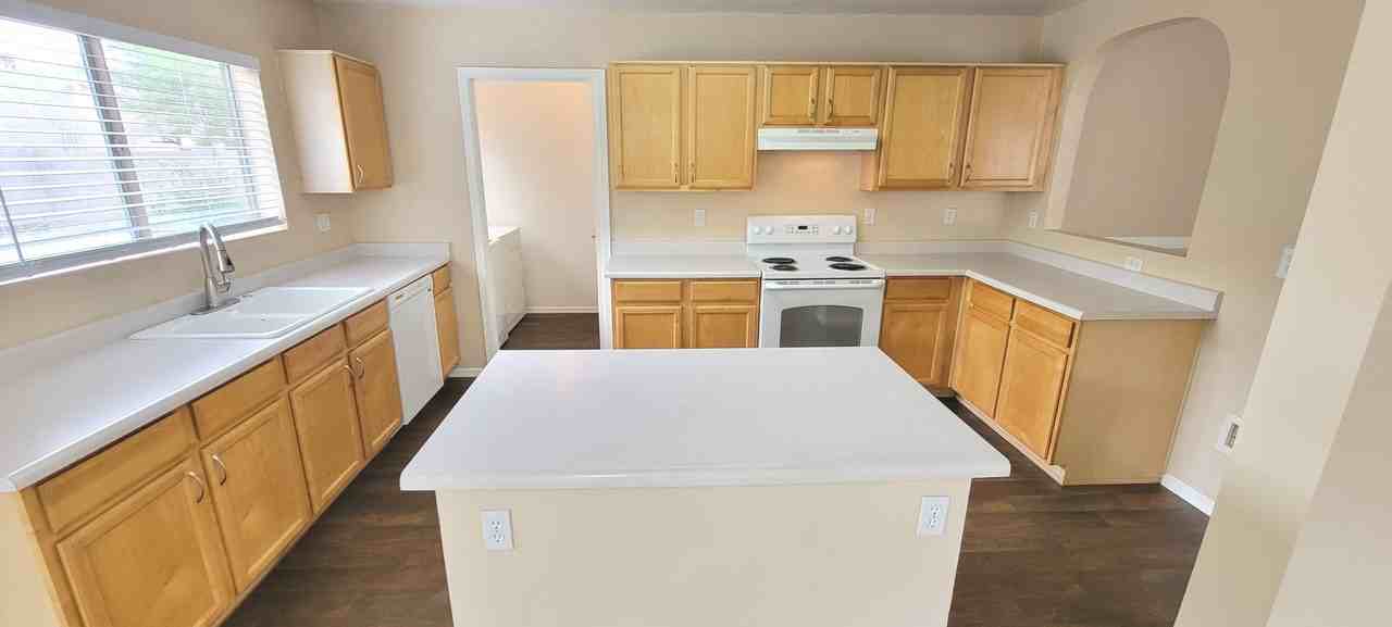 435 W Fabens Ln - Photo 2 of 24