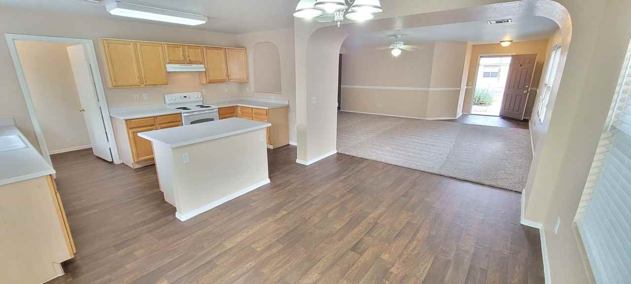 435 W Fabens Ln - Photo 3 of 24